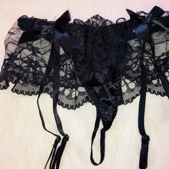 Sexy black lacy garter belt panty set size medium - Picture 3 of 3